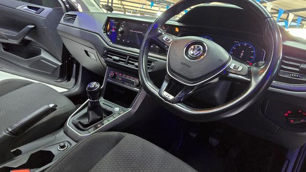 2018-Volkswagen-Polo-10-TSi-Comfortline image:9