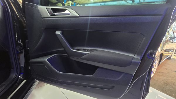 2018-Volkswagen-Polo-10-TSi-Comfortline image:18