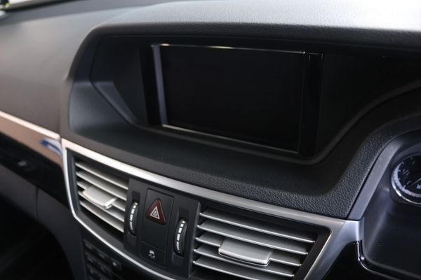 2009-Mercedes-Benz-E-Class-E-250-CDI-BE-Avantgarde image:10