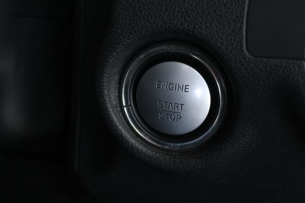 2009-Mercedes-Benz-E-Class-E-250-CDI-BE-Avantgarde image:16