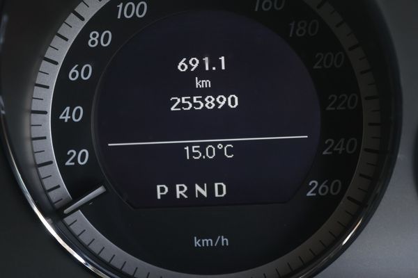 2009-Mercedes-Benz-E-Class-E-250-CDI-BE-Avantgarde image:17