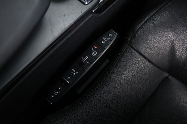 2009-Mercedes-Benz-E-Class-E-250-CDI-BE-Avantgarde image:18