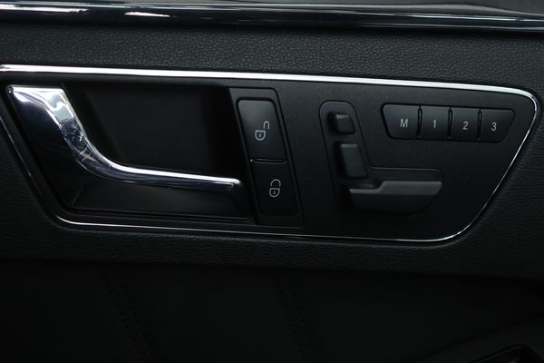 2009-Mercedes-Benz-E-Class-E-250-CDI-BE-Avantgarde image:20