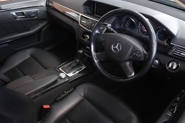 2009-Mercedes-Benz-E-Class-E-250-CDI-BE-Avantgarde image:5