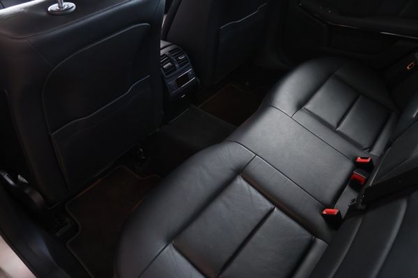 2009-Mercedes-Benz-E-Class-E-250-CDI-BE-Avantgarde image:7