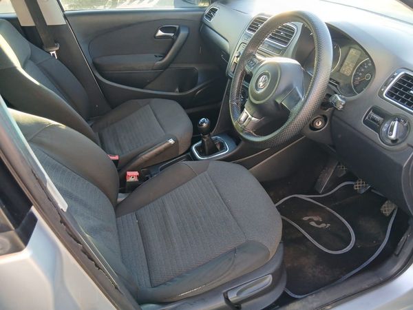 2013-Volkswagen-Polo-Vivo-16-Trendline-5-dr image:5