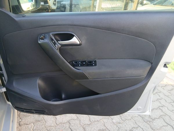 2013-Volkswagen-Polo-Vivo-16-Trendline-5-dr image:7