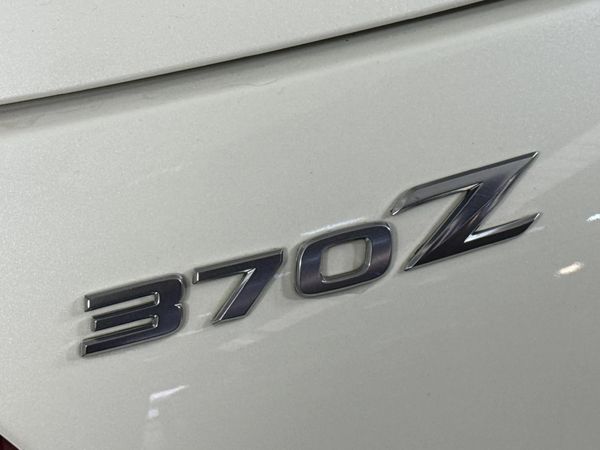 2009-Nissan-370Z-Coupe-Auto image:9