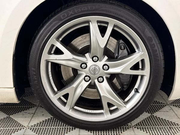 2009-Nissan-370Z-Coupe-Auto image:3