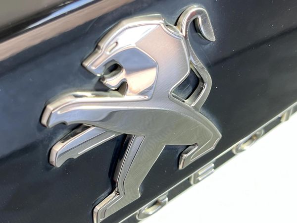 2018-Peugeot-3008-20-HDi-Active image:11