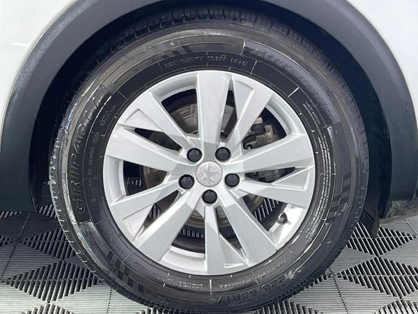 2018-Peugeot-3008-20-HDi-Active image:5