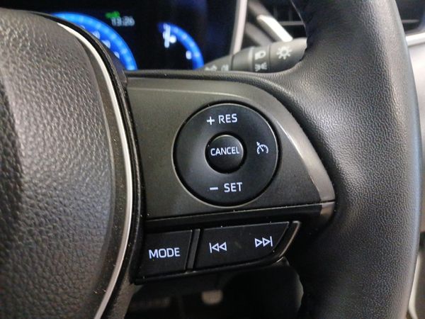 2025-Toyota-Corolla-Cross-18-XS image:9