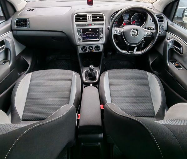 2017-Volkswagen-Polo-Cross-12-TSI image:4