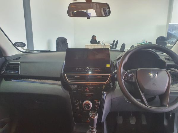 2025-Mahindra-XUV-3XO-12T-MX3 image:11