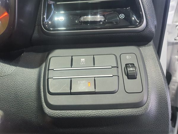 2025-Mahindra-XUV-3XO-12T-MX3 image:15