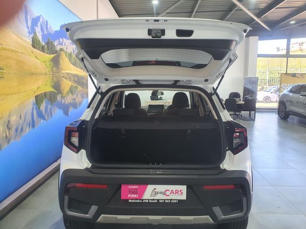 2025-Mahindra-XUV-3XO-12T-MX3 image:4