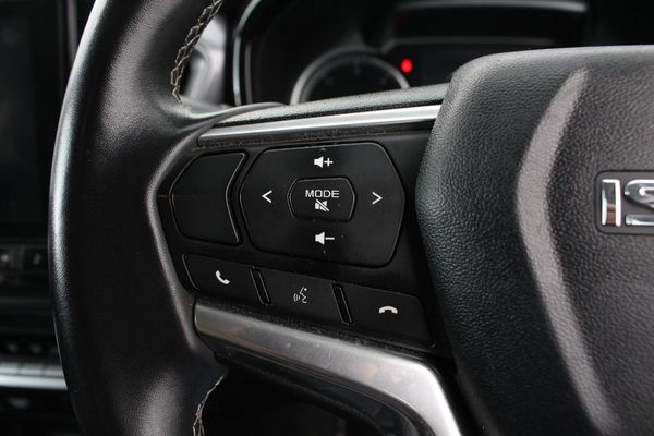 2022-Isuzu-D-Max-30-DDI-LSE-Auto-Double-Cab image:4