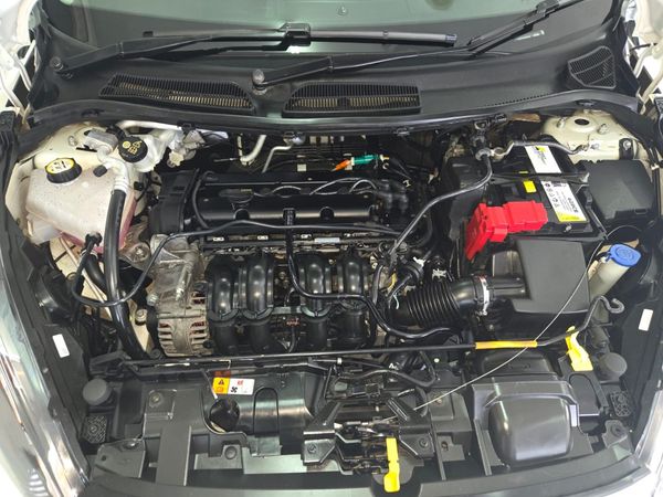 2013-Ford-Fiesta-14-Trend-5-dr image:11