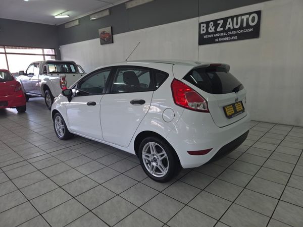 2013-Ford-Fiesta-14-Trend-5-dr image:4