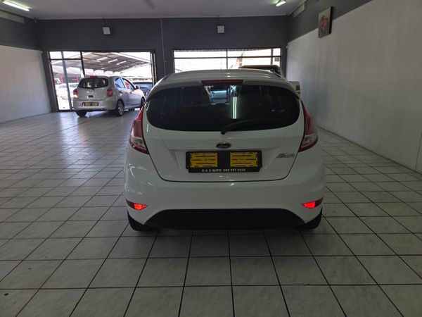 2013-Ford-Fiesta-14-Trend-5-dr image:5