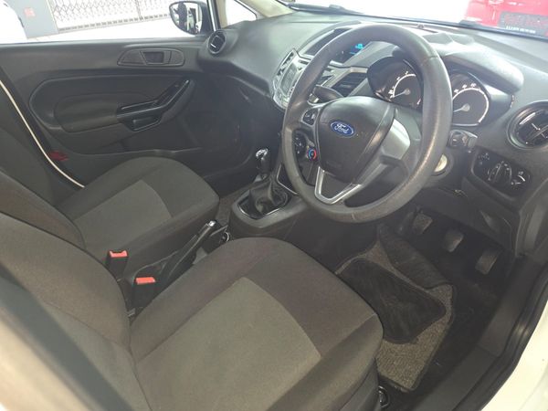 2013-Ford-Fiesta-14-Trend-5-dr image:7
