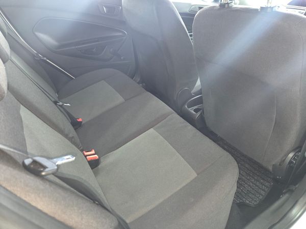 2013-Ford-Fiesta-14-Trend-5-dr image:8