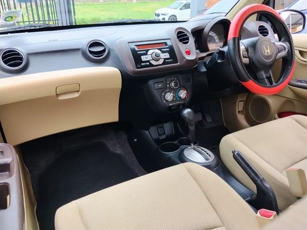 2013-Honda-Brio-12-Comfort-5-dr-Auto image:16