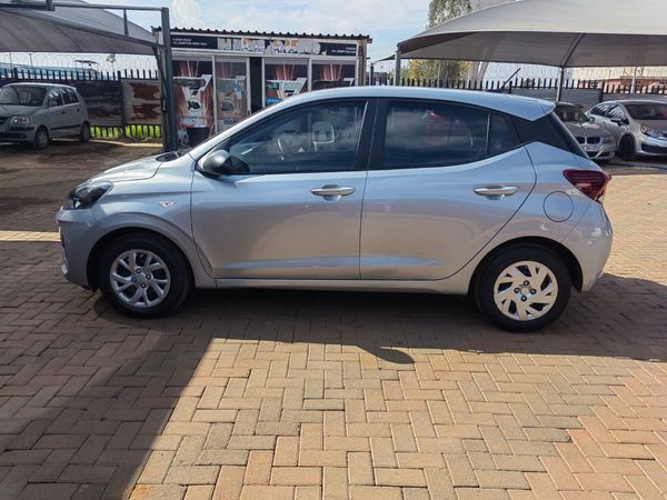 2024-Hyundai-Grand-i10-10-MANUAL image:11