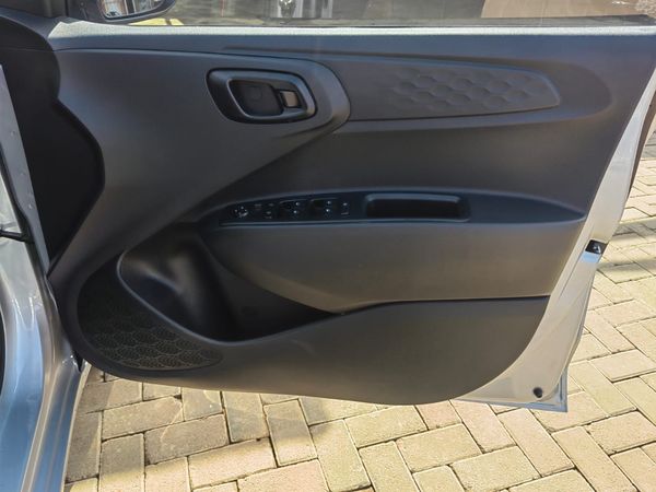 2024-Hyundai-Grand-i10-10-MANUAL image:7
