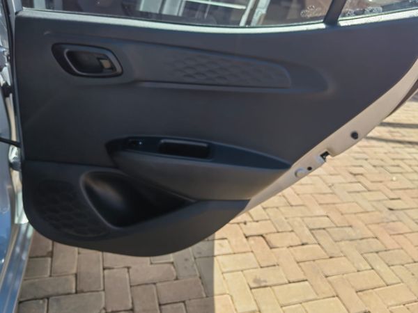 2024-Hyundai-Grand-i10-10-MANUAL image:8