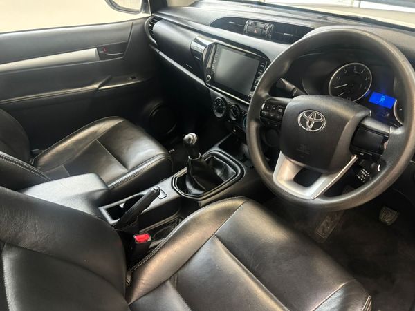 2019-Toyota-Hilux-24-GD-6-Raised-Body-SRX-Double-Cab image:11