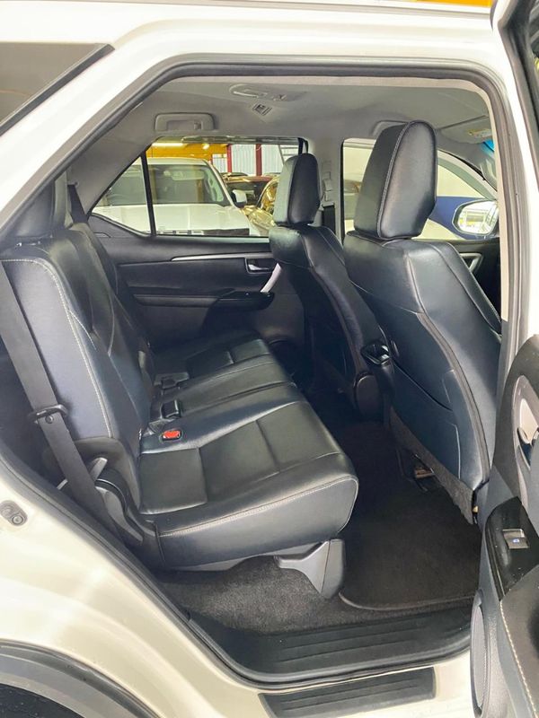 2023-Toyota-Fortuner-24-GD-6-RB-Auto image:12