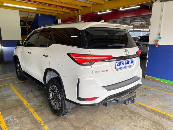 2023-Toyota-Fortuner-24-GD-6-RB-Auto image:3