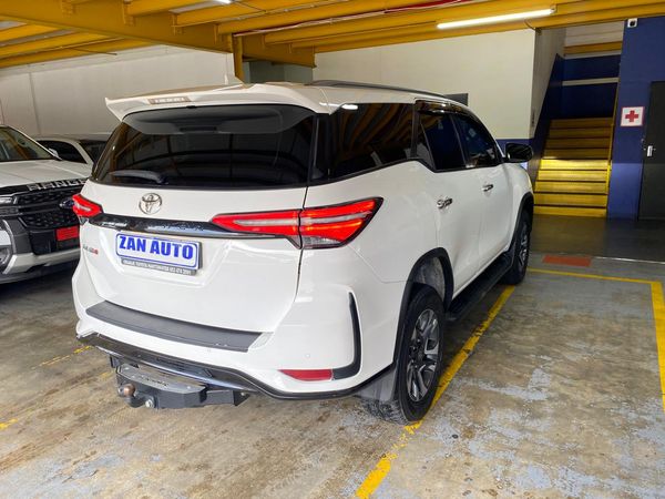 2023-Toyota-Fortuner-24-GD-6-RB-Auto image:4