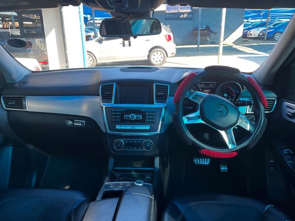 2013-Mercedes-Benz-ML-350-Bluetec image:12
