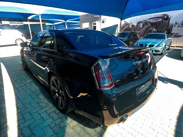 2015-Chrysler-300C-SRT8 image:2