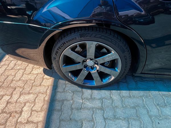 2015-Chrysler-300C-SRT8 image:7