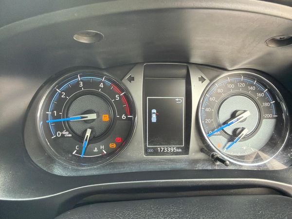 2021-Toyota-Hilux-28-GD-6-Raised-Body-Legend-4x4-Extended-Cab image:10
