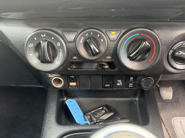 2021-Toyota-Hilux-28-GD-6-Raised-Body-Legend-4x4-Extended-Cab image:11
