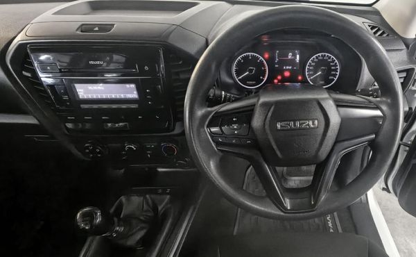 2024-Isuzu-D-Max-19-DDI-L-4x4-Double-Cab image:9