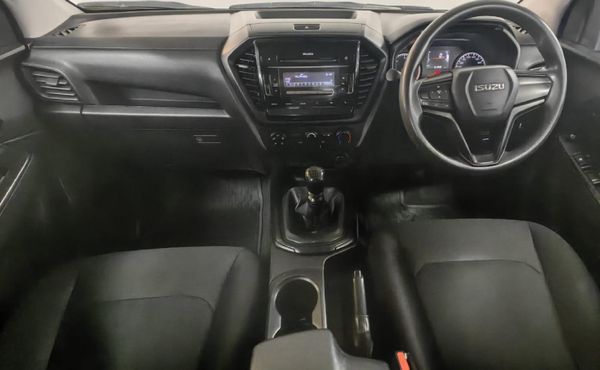 2024-Isuzu-D-Max-19-DDI-L-4x4-Double-Cab image:11