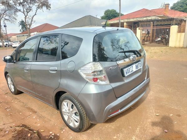 2012-Honda-Jazz-13-Hybrid image:3