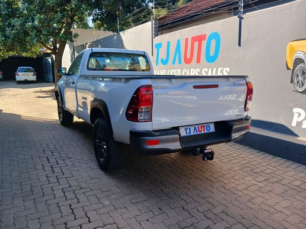 2025-Toyota-Hilux-24-GD-6-SRX-4x4-Single-Cab image:4