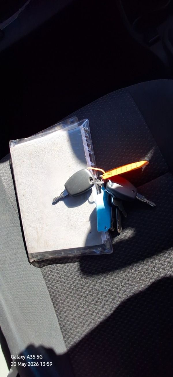 2022-Nissan-NP200-16-AC-Safety-Pack image:9