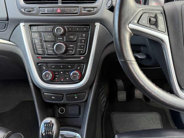 2016-Opel-Mokka-X-14T-Cosmo image:10