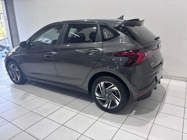 2023-Hyundai-i20-12-Fluid image:9