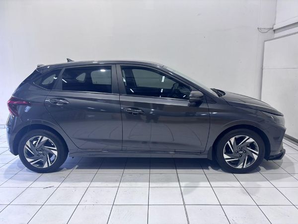 2023-Hyundai-i20-12-Fluid image:10