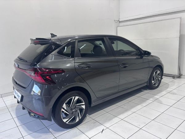 2023-Hyundai-i20-12-Fluid image:11