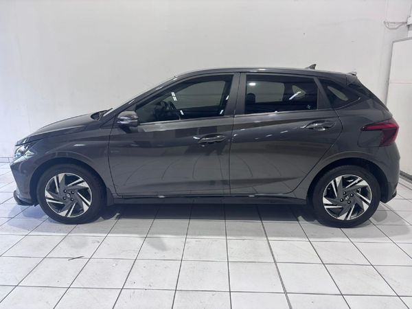 2023-Hyundai-i20-12-Fluid image:12
