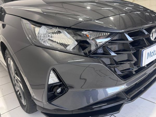2023-Hyundai-i20-12-Fluid image:4